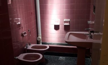 Casa con Departamento en venta en Caseros