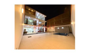 Venta Casa Con Piscina En Las Lomas De Huanchaco