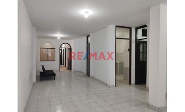 📍 Ubicación estratégica | 📐 120 m² de terreno | 206 m² construidos | 💰 Ideal para vivir e invertir

Si buscas una casa espaciosa para tu familia o u