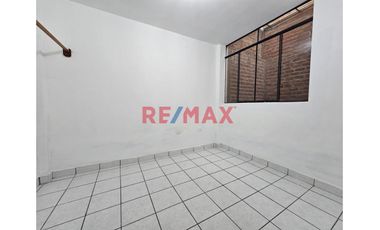 📍 Ubicación estratégica | 📐 120 m² de terreno | 206 m² construidos | 💰 Ideal para vivir e invertir

Si buscas una casa espaciosa para tu familia o u