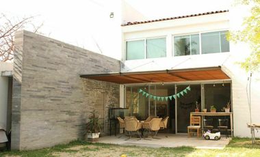 OPORTUNIDAD CASA VENTA DE 2 LOTES A PRECIO DE 1. JARDIN REAL COTO 6