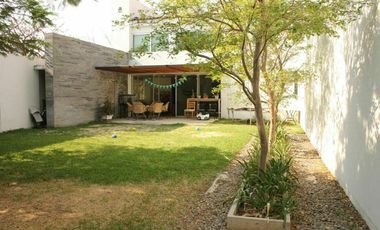 OPORTUNIDAD CASA VENTA DE 2 LOTES A PRECIO DE 1. JARDIN REAL COTO 6