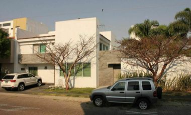 OPORTUNIDAD CASA VENTA DE 2 LOTES A PRECIO DE 1. JARDIN REAL COTO 6