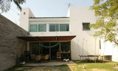 OPORTUNIDAD CASA VENTA DE 2 LOTES A PRECIO DE 1. JARDIN REAL COTO 6