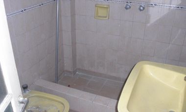 CASA MULTIFAMILIAR 7 AMBIENTES CON ENTRADA DE AUTO