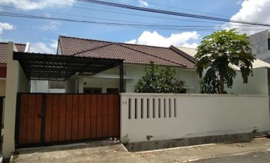 Rumah Dengan Tanah Luas dekat Jogja Bay