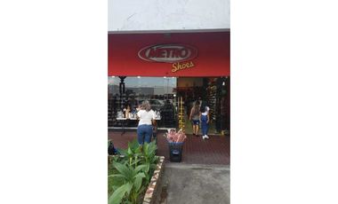 Se alquila local de 125 mts en Centro Comercial Los pueblos  $3500