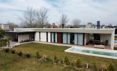 Casa Moderna Diseño de Vanguardia en  Puerto Roldan