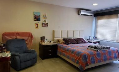 Casa en Venta Urb. Colinas del Bosques, Via La Costa