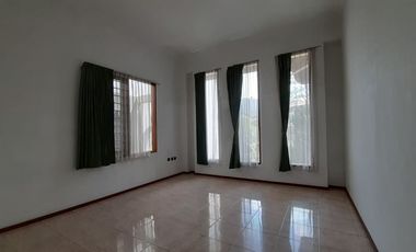 DISEWAKAN RUMAH NYAMAN TERAWAT @ KOMPLEK SETRADUTA BANDUNG