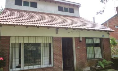 CASA EN BARRIO PARQUE GOLF