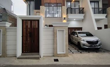 Rumah baru non komplek staregis di Cilangkap Jakarta timur