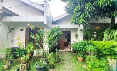Disewakan Rumah 1 Setengah Lantai di Kuricang Bintaro Jaya Sektor 3A.