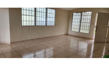 VENDO LINDA CASA UBICADO EN BRISAS DEL GOLF $180k
