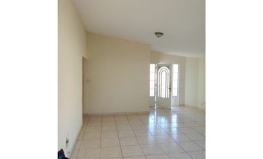 VENDO LINDA CASA UBICADO EN BRISAS DEL GOLF $180k