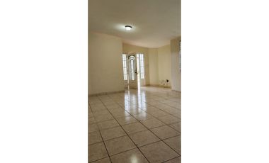 VENDO LINDA CASA UBICADO EN BRISAS DEL GOLF $180k