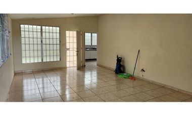 VENDO LINDA CASA UBICADO EN BRISAS DEL GOLF $180k