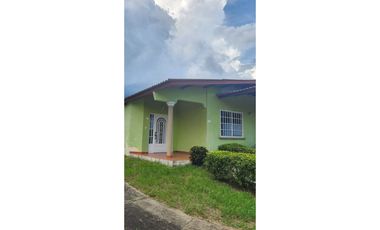 VENDO LINDA CASA UBICADO EN BRISAS DEL GOLF $180k