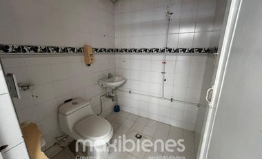 local en arriendo en bavaria. Cod A66058