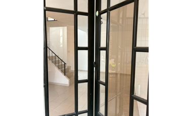 Venta de casa en conjunto de 108 M2 en 298 mill en La Mesa Cund