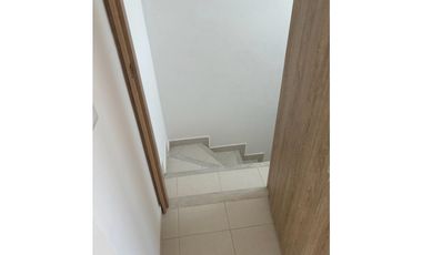 Venta de casa en conjunto de 108 M2 en 298 mill en La Mesa Cund
