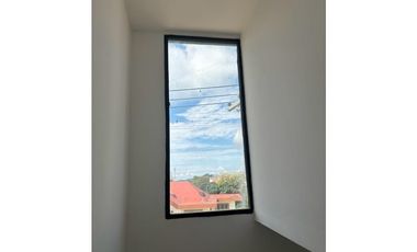 Venta de casa en conjunto de 108 M2 en 298 mill en La Mesa Cund