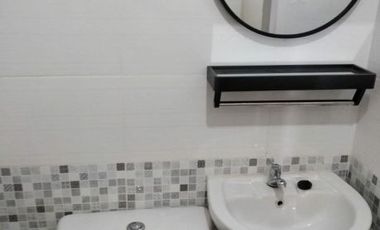 Apt. Amega Crown Hadap kolam renang/Utara, Furnish