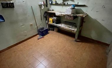 Departamento de 4 o más AMBIENTES ubicado a metros de la AV Tomás Espora .