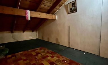 Departamento de 4 o más AMBIENTES ubicado a metros de la AV Tomás Espora .