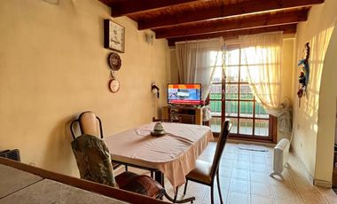 Departamento de 4 o más AMBIENTES ubicado a metros de la AV Tomás Espora .