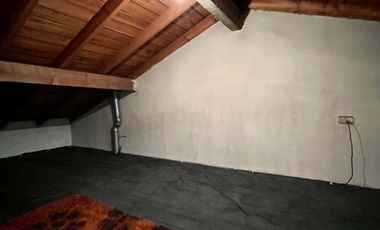 Departamento de 4 o más AMBIENTES ubicado a metros de la AV Tomás Espora .