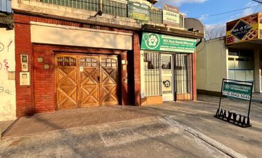 Departamento de 4 o más AMBIENTES ubicado a metros de la AV Tomás Espora .