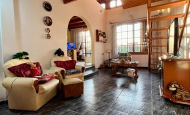 Departamento de 4 o más AMBIENTES ubicado a metros de la AV Tomás Espora .