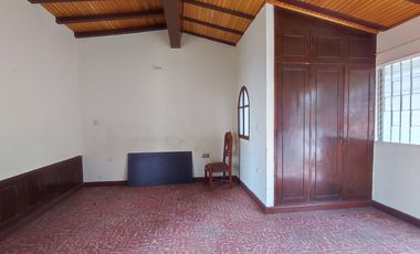 casa en arriendo en la riviera. Cod A29409