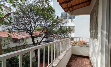 casa en arriendo en la riviera. Cod A29409