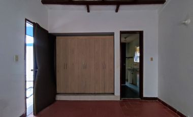 casa en arriendo en la riviera. Cod A29409