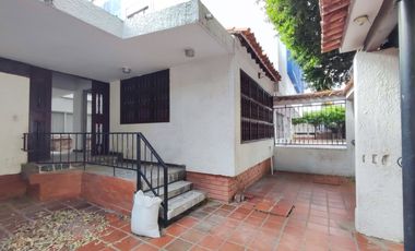 casa en arriendo en la riviera. Cod A29409