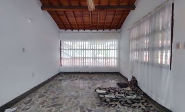casa en arriendo en la riviera. Cod A29409