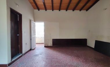 casa en arriendo en la riviera. Cod A29409