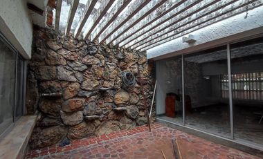 casa en arriendo en la riviera. Cod A29409