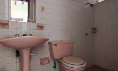 casa en arriendo en la riviera. Cod A29409