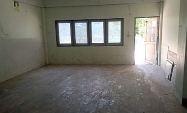 ทรัพย์ บสส. รหัส 8Z4696 ทาวน์เฮ้าส์  พระนครศรีอยุธยา