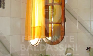 BURZACO - Hermosa y Cómoda casa en 4 niveles. Gran construcción! 170 m2 con quincho y pileta / Se puede anexar terreno lindante