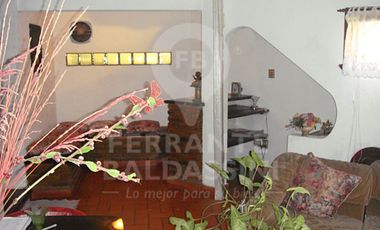 BURZACO - Hermosa y Cómoda casa en 4 niveles. Gran construcción! 170 m2 con quincho y pileta / Se puede anexar terreno lindante