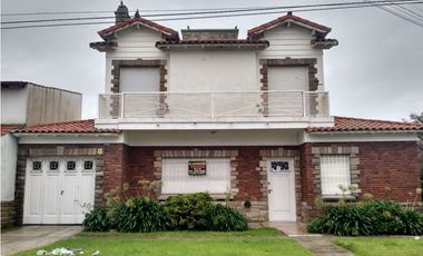 chalet a la venta 4 dormitorios + dependencia de servicio Punta Mogotes