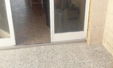 Local de 300 m2 con vivienda en planta alta