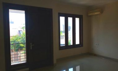 Disewakan rumah di Pulomas Jakarta Timur Kamar 4 Harga Murah