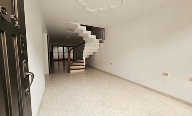 casa en arriendo en altos de ginebra. Cod A124213