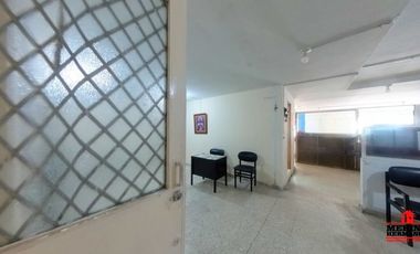 oficina en arriendo/venta en la candelaria. Cod A5214