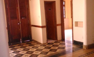 SE ALQUILA CASA CENTRICA EN APOSTOLES MISIONES